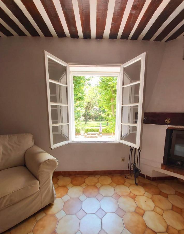 Eblouissant Appartement Au Calme D'Une Residence Avec Piscine Idealement Situe Au Pied Du Colorado Provencal Dans Le Prestigieux Luberon Rustrel Exterior foto