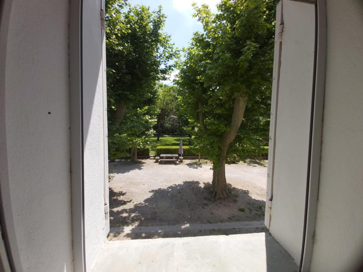 Eblouissant Appartement Au Calme D'Une Residence Avec Piscine Idealement Situe Au Pied Du Colorado Provencal Dans Le Prestigieux Luberon Rustrel Exterior foto