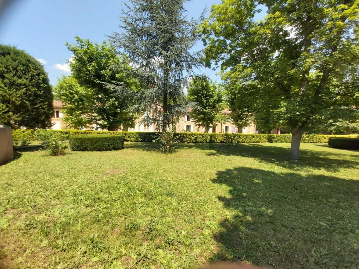 Eblouissant Appartement Au Calme D'Une Residence Avec Piscine Idealement Situe Au Pied Du Colorado Provencal Dans Le Prestigieux Luberon Rustrel Exterior foto