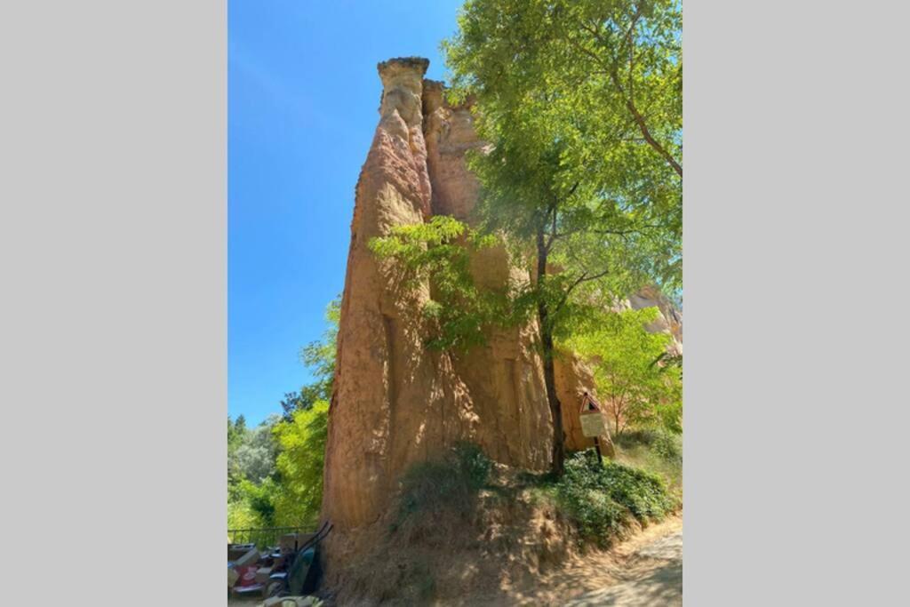 Eblouissant Appartement Au Calme D'Une Residence Avec Piscine Idealement Situe Au Pied Du Colorado Provencal Dans Le Prestigieux Luberon Rustrel Exterior foto