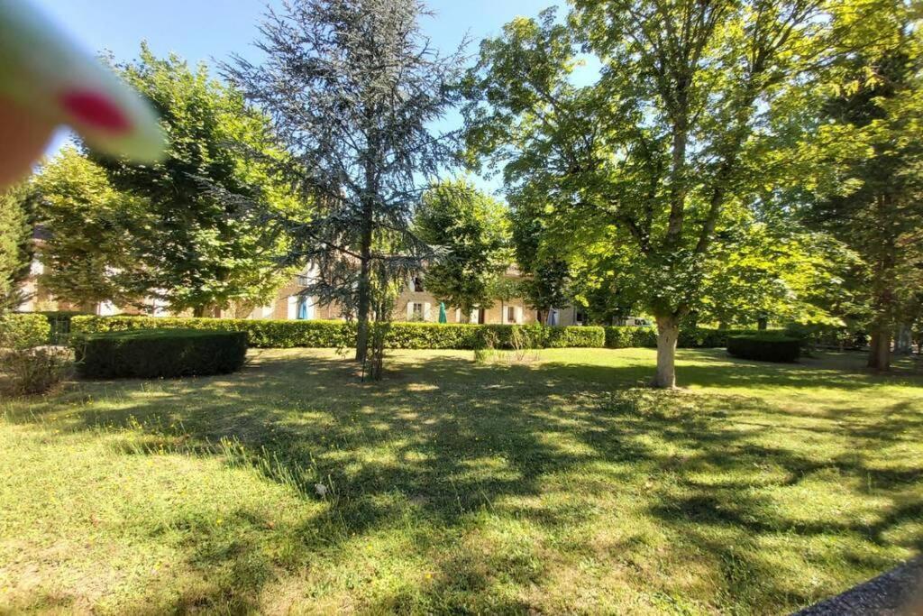 Eblouissant Appartement Au Calme D'Une Residence Avec Piscine Idealement Situe Au Pied Du Colorado Provencal Dans Le Prestigieux Luberon Rustrel Exterior foto